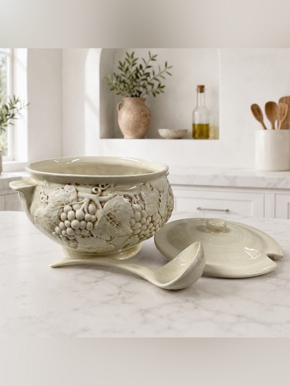 Harry & David Vineyard Soup Tureen w Lid & Ladle Portugal Embossed Grapes 10”